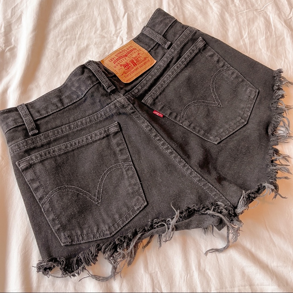 High waisted Levi jean shorts